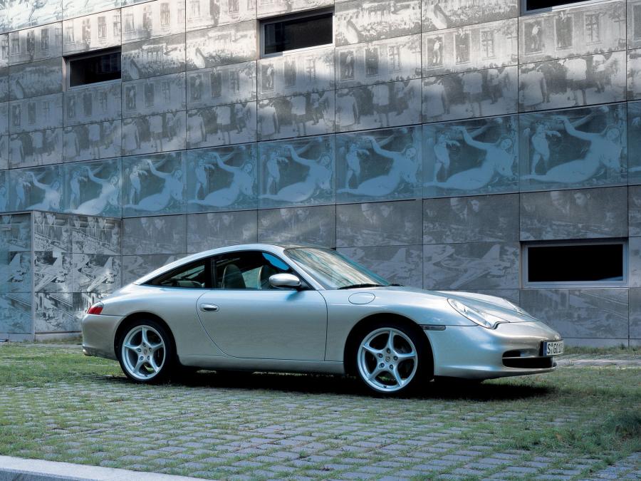  Porsche 911 Targa 2001 года  (фото 24 из 50)
